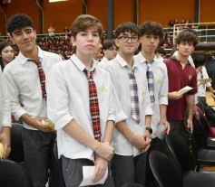 Foto de la galería: Con la tradicional Misa y consagración a la Virgen, la Madre celebró su día