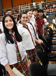 Foto de la galería: Con la tradicional Misa y consagración a la Virgen, la Madre celebró su día