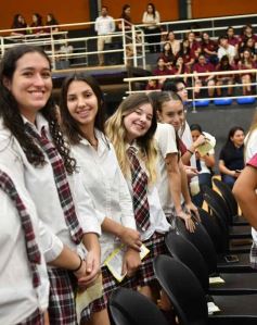 Foto de la galería: Con la tradicional Misa y consagración a la Virgen, la Madre celebró su día