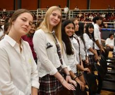 Foto de la galería: Con la tradicional Misa y consagración a la Virgen, la Madre celebró su día