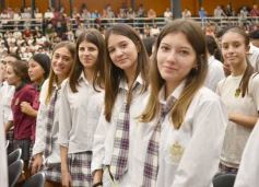 Foto de la galería: Con la tradicional Misa y consagración a la Virgen, la Madre celebró su día
