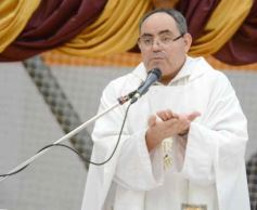 Foto de la galería: Con la tradicional Misa y consagración a la Virgen, la Madre celebró su día