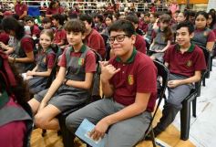 Foto de la galería: Con la tradicional Misa y consagración a la Virgen, la Madre celebró su día