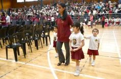 Foto de la galería: Con la tradicional Misa y consagración a la Virgen, la Madre celebró su día