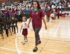 Foto de la galería: Con la tradicional Misa y consagración a la Virgen, la Madre celebró su día
