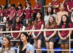 Foto de la galería: Con la tradicional Misa y consagración a la Virgen, la Madre celebró su día