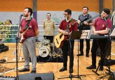 Foto de la galería: Con la tradicional Misa y consagración a la Virgen, la Madre celebró su día