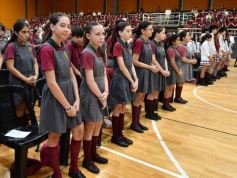 Foto de la galería: Con la tradicional Misa y consagración a la Virgen, la Madre celebró su día