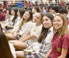 Foto de la galería: Con la tradicional Misa y consagración a la Virgen, la Madre celebró su día