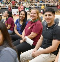 Foto de la galería: Con la tradicional Misa y consagración a la Virgen, la Madre celebró su día