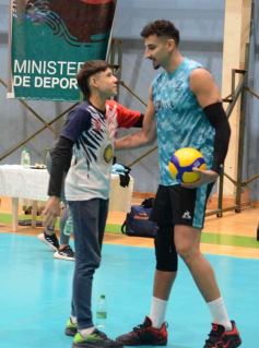 Foto de la galería: Selección Argentina de Vóley en Posadas: el semillero local disfrutó de cerca la práctica albiceleste