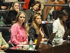 Foto de la galería: Junto a la convocatoria del 30M, la Legislatura cumplió una nueva sesión semanal