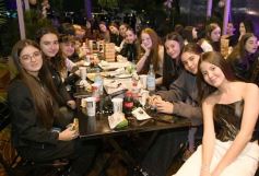 Foto de la galería: Noche de viernes a pleno en la Costanera: salidas y disfrute pusieron cierre al mes