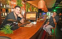Foto de la galería: Noche de viernes a pleno en la Costanera: salidas y disfrute pusieron cierre al mes