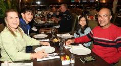 Foto de la galería: Noche de viernes a pleno en la Costanera: salidas y disfrute pusieron cierre al mes