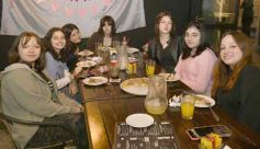 Foto de la galería: Noche de viernes a pleno en la Costanera: salidas y disfrute pusieron cierre al mes