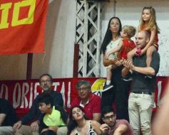 Foto de la galería: Federal de Básquet: festejo en el Templo posadeño con Tokio a cuartos