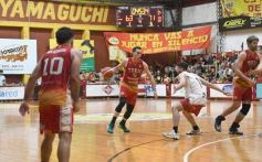 Foto de la galería: Federal de Básquet: festejo en el Templo posadeño con Tokio a cuartos