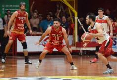 Foto de la galería: Federal de Básquet: festejo en el Templo posadeño con Tokio a cuartos