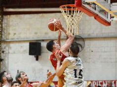 Foto de la galería: Federal de Básquet: festejo en el Templo posadeño con Tokio a cuartos