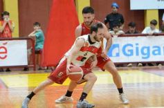 Foto de la galería: Federal de Básquet: festejo en el Templo posadeño con Tokio a cuartos