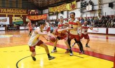 Foto de la galería: Federal de Básquet: festejo en el Templo posadeño con Tokio a cuartos