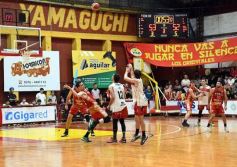 Foto de la galería: Federal de Básquet: festejo en el Templo posadeño con Tokio a cuartos