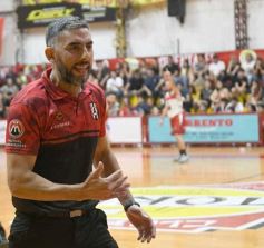 Foto de la galería: Federal de Básquet: festejo en el Templo posadeño con Tokio a cuartos