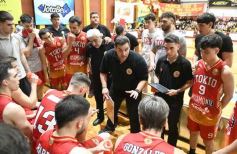Foto de la galería: Federal de Básquet: festejo en el Templo posadeño con Tokio a cuartos