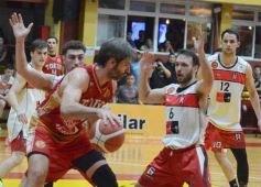 Foto de la galería: Federal de Básquet: festejo en el Templo posadeño con Tokio a cuartos