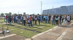 Foto de la galería: Unidos por Juan Cruz y Luca, familiares y amigos compartieron un emotivo homenaje en la Costanera
