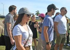 Foto de la galería: Unidos por Juan Cruz y Luca, familiares y amigos compartieron un emotivo homenaje en la Costanera