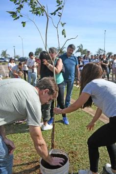 Foto de la galería: Unidos por Juan Cruz y Luca, familiares y amigos compartieron un emotivo homenaje en la Costanera