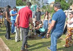 Foto de la galería: Unidos por Juan Cruz y Luca, familiares y amigos compartieron un emotivo homenaje en la Costanera