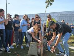 Foto de la galería: Unidos por Juan Cruz y Luca, familiares y amigos compartieron un emotivo homenaje en la Costanera