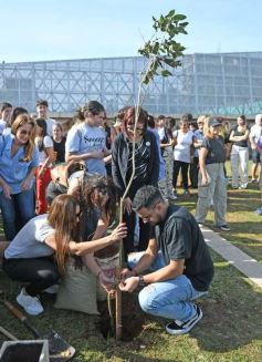 Foto de la galería: Unidos por Juan Cruz y Luca, familiares y amigos compartieron un emotivo homenaje en la Costanera