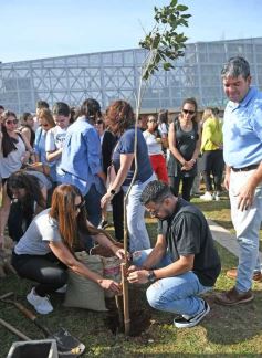 Foto de la galería: Unidos por Juan Cruz y Luca, familiares y amigos compartieron un emotivo homenaje en la Costanera