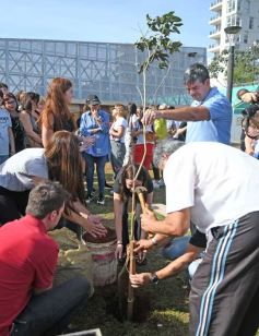 Foto de la galería: Unidos por Juan Cruz y Luca, familiares y amigos compartieron un emotivo homenaje en la Costanera