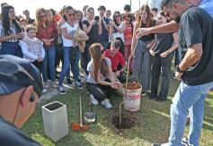 Foto de la galería: Unidos por Juan Cruz y Luca, familiares y amigos compartieron un emotivo homenaje en la Costanera