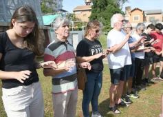 Foto de la galería: Unidos por Juan Cruz y Luca, familiares y amigos compartieron un emotivo homenaje en la Costanera