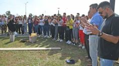 Foto de la galería: Unidos por Juan Cruz y Luca, familiares y amigos compartieron un emotivo homenaje en la Costanera