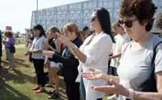 Foto de la galería: Unidos por Juan Cruz y Luca, familiares y amigos compartieron un emotivo homenaje en la Costanera
