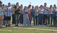 Foto de la galería: Unidos por Juan Cruz y Luca, familiares y amigos compartieron un emotivo homenaje en la Costanera