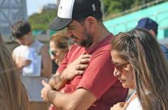 Foto de la galería: Unidos por Juan Cruz y Luca, familiares y amigos compartieron un emotivo homenaje en la Costanera