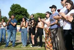Foto de la galería: Unidos por Juan Cruz y Luca, familiares y amigos compartieron un emotivo homenaje en la Costanera