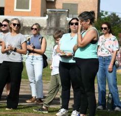 Foto de la galería: Unidos por Juan Cruz y Luca, familiares y amigos compartieron un emotivo homenaje en la Costanera