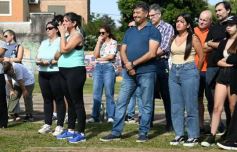 Foto de la galería: Unidos por Juan Cruz y Luca, familiares y amigos compartieron un emotivo homenaje en la Costanera