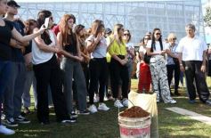 Foto de la galería: Unidos por Juan Cruz y Luca, familiares y amigos compartieron un emotivo homenaje en la Costanera