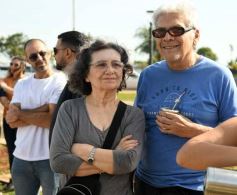 Foto de la galería: Unidos por Juan Cruz y Luca, familiares y amigos compartieron un emotivo homenaje en la Costanera