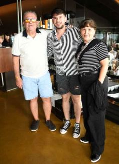 Foto de la galería: Día del Padre en Posadas: para muchos con mesa familiar afuera en el agasajo a los papás